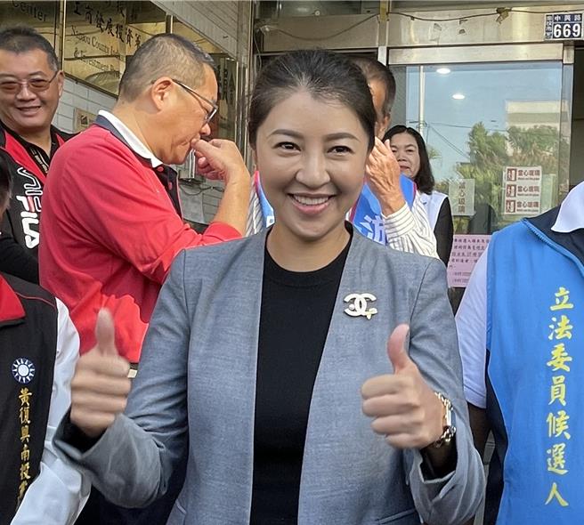 南投县长许淑华说，她个人乐观看待蓝白合，如果有双主菜，对两党小鸡更好，向党中央喊话「不到最后一刻，绝不放弃两党合作机会」。（杨静茹摄）