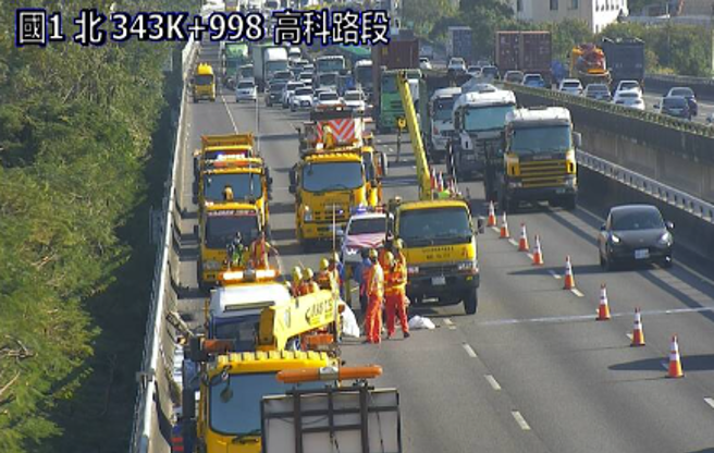 現場畫面。（ 翻攝畫面/ 截自「高速公路1968」）