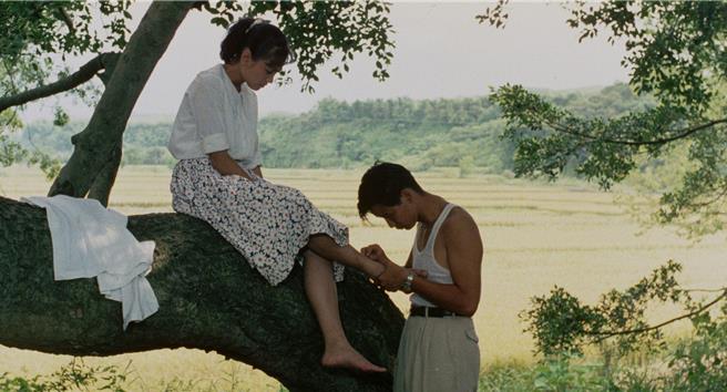 楊潔玫（左）跟楊慶煌多年前一同主演電影《結婚》。（金馬提供）