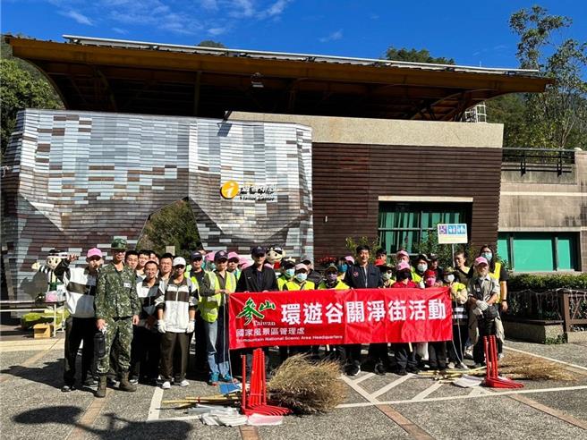 谷关温泉旅游旺季即将到来，交通部观光署参山国家风景区管理处20日于谷关游憩区举办「环游谷关净街」活动。（参山国家风景区管理处提供）