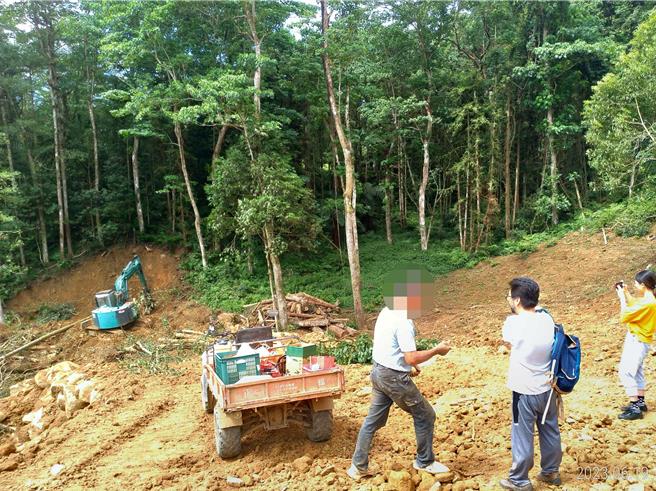 警方到场搜证。（民眾提供／李京升苗栗传真）