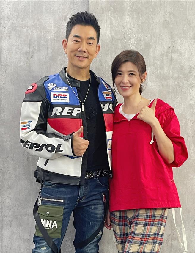  苏慧伦和任贤齐、重现经典歌曲〈OK？OK!〉。（相信音乐提供）