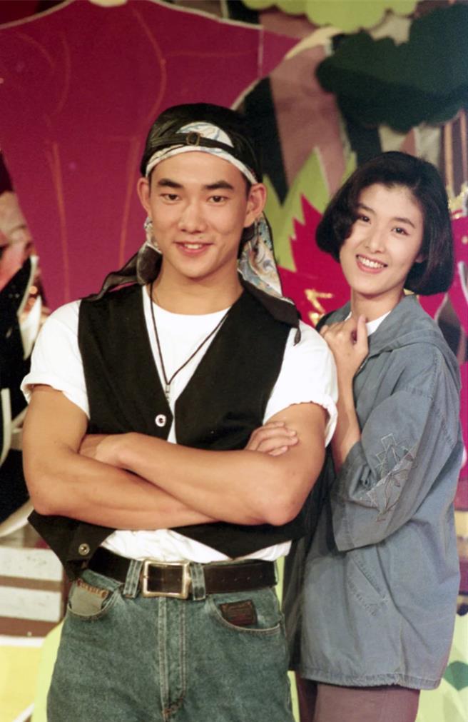 苏慧伦和任贤齐在1992年合照 。（相信音乐提供）