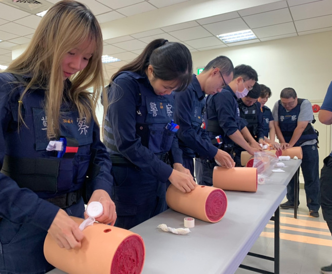 模拟演练。（图 / 刘咏韵翻摄）