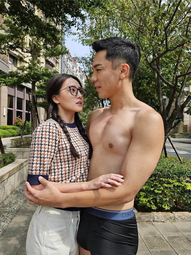 顏晓筠看到杨皓崴裸上身、心跳加速。（民视提供）