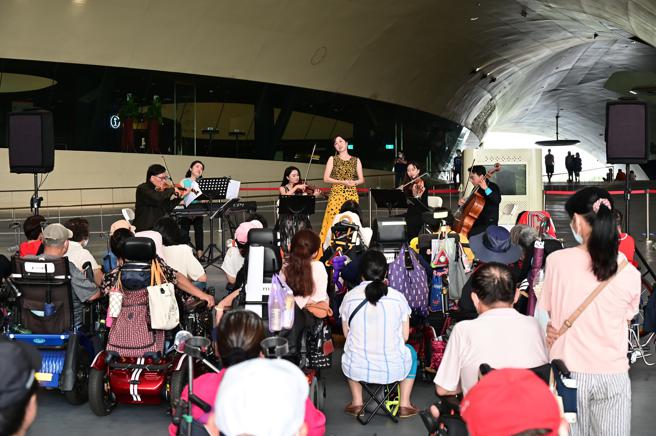 大提琴家张正杰携手中钢集团举办的轮椅族音乐会,今年迈入第九年。（图片来源：/中钢提供）