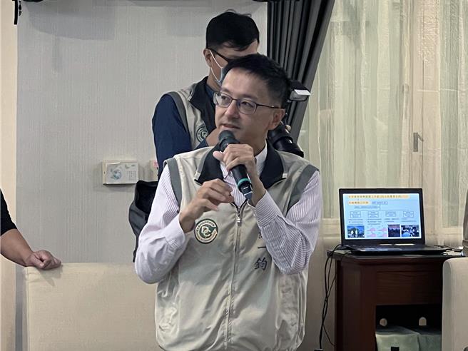 疾管署前进应变工作队解编，进驻台南64天的疾管署副署长罗一钧「终于可以回家了」。（洪荣志摄）