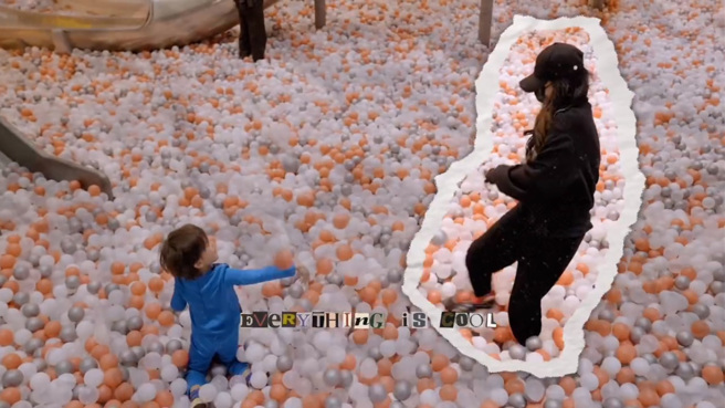 張柏芝當天陪兒子玩了許多遊樂設施，展現慈母一面。（圖／張柏芝小紅書）