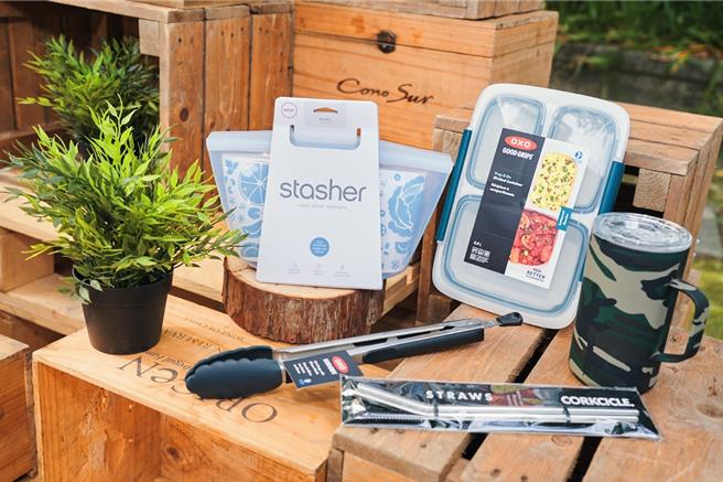 恆隆行進軍露營市場，強打品項包括「露營幻想限定組合」入門五件組，囊括Stasher 碗形矽膠密封袋、OXO好好握12吋矽膠餐夾與隨行密封保鮮盒、CORKCICLE 三層真空咖啡杯650ML及不鏽鋼吸管，原價4657元、特價3280元。（恆隆行提供／朱世凱台北傳真）