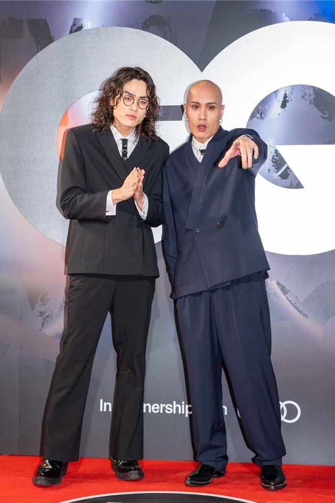 Yellow黄宣与鹤The Crane一同现身红毯，两位音乐才子风度翩翩超迷人。（石智中摄）