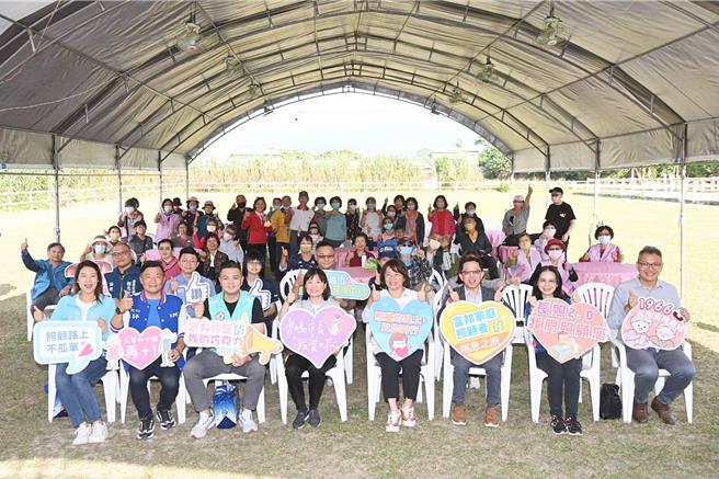 嘉义市政府与台北富邦银行公益慈善基金会合作举办家庭照顾者之旅，今年迈入第 13年。（嘉义市政府提供∕吕妍庭嘉义传真）