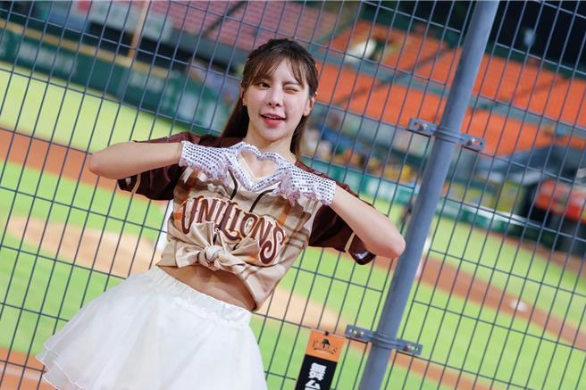 藍辰語Laura今年3月加入啦啦隊Uni Girls，迅速成為直播圈黑馬新人。（Up直播提供）