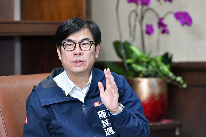 高雄市长陈其迈不着眼国内六都竞赛，而是时时关注国际一流城市在做什么。图／王德为