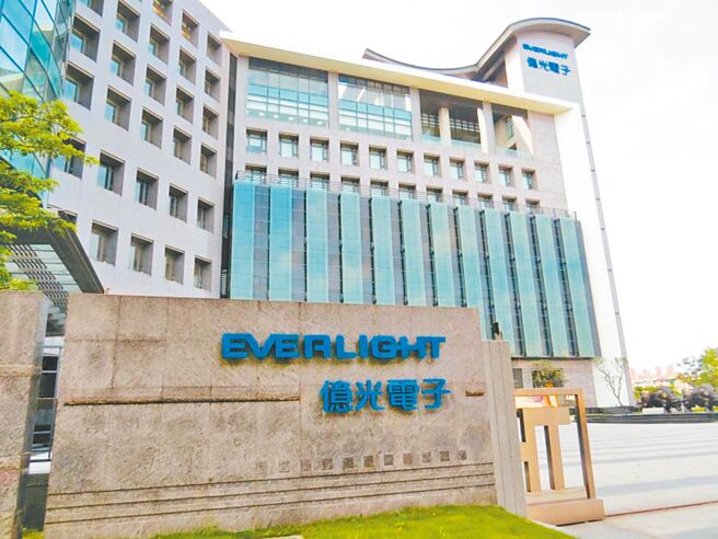 億光傳出應用在EV（電動車）、充電樁第三代半導體元件投入量產，各類產品稼動率全面回升，明年有望挑戰疫情前水準。圖／本報資料照片