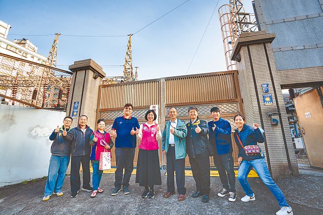 立法委员苏巧慧（左五）17日邀集台电、台北捷运局及区公所相关人员，针对「西盛变电所室内化工程」举办协调会。（苏巧慧办公室提供／刘玮晴新北传真）