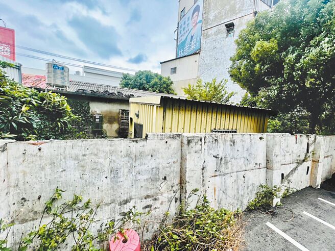 新竹市光華市民活動中心位於光華國中校內，里民活動噪音問題影響學生上課，新竹市議員林彥甫建議將活動中心遷移。（林彥甫提供／王惠慧新竹傳真）