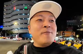 陸網紅快閃夜市發T恤人潮擠爆 驚呼：以為在排阜杭豆漿