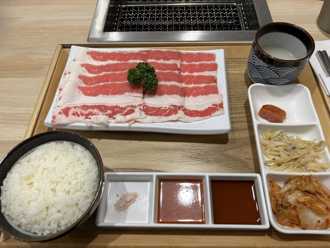 吃燒肉全程自己來 收1成服務費 她愣：不知服務什麼