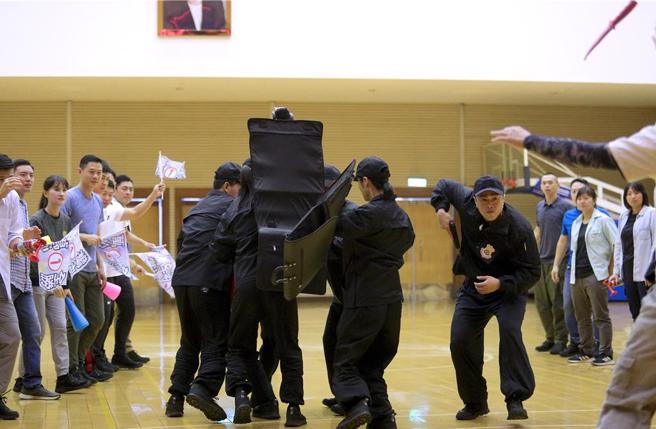 国安局特勤中心在「安维8号」，「第16任总统、副总统候选人安全维护专精训练结训暨编成典礼」，特勤人员展示战技训练成果。(中时资料库)