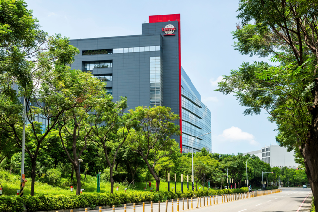 台积电再生能源占远低于竞争对手，绿色和平吁积极建置。（示意图／shutterstock）