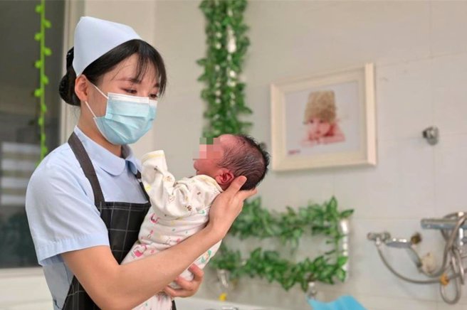 少子化趋势难逆转，大陆31省份人口出生率：9省超8‰，20省人口自然增长率为负。（中新社）