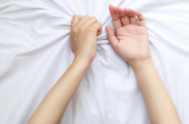 圤智雨揭露AV界出现降价潮，女优片酬直接大砍一半。（图／Shutterstock）