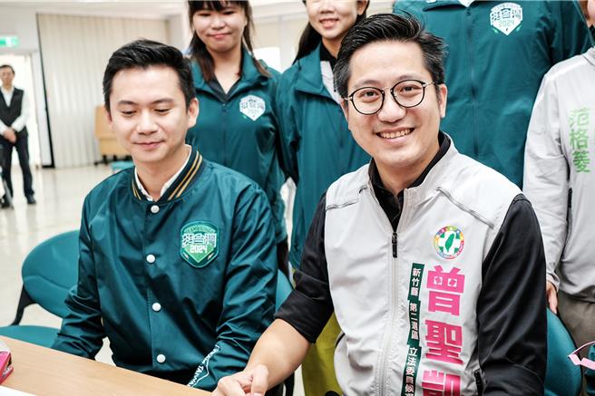 新竹县立委第二选区民进党候选人曾圣凯对王婉谕「她是唯一有机会击败林思铭」的说法，回应「把自己的输赢和政治前途放在选民福祉前面，相信新竹县民会自有公评！」（罗浚滨摄）