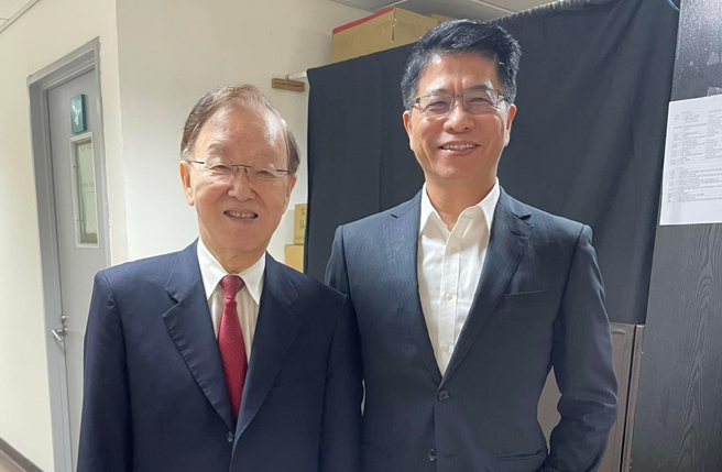 戴忠仁晒与盛竹如合影。（图／翻摄自戴忠仁的国宝檔案脸书）