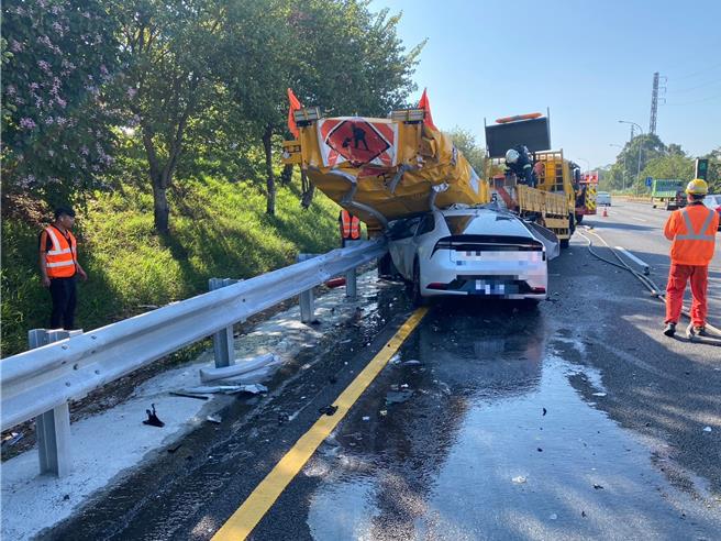 所幸驾驶仅有轻伤。（民眾提供／李京升苗栗传真）