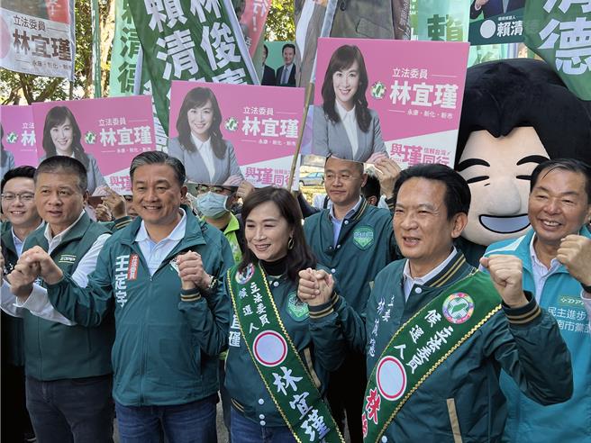 争取连任的民进党立委王定宇、林俊宪、林宜瑾21日完成登记。（洪荣志摄）