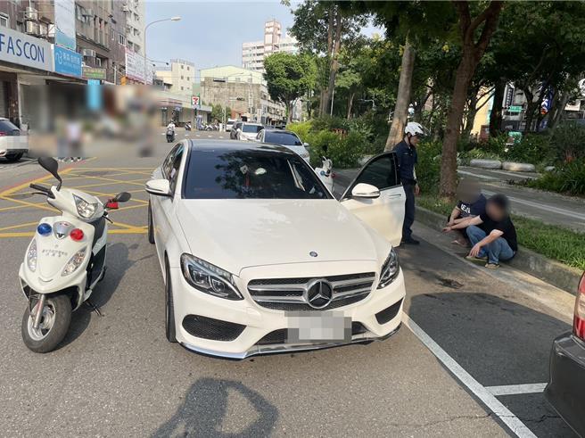 29岁赖嫌因毒品案件遭通缉，日前开着友人的宾士车K毒，遇警拦检，竟催油门、一路违规逃逸。（台中市警二分局提供／冯惠宜台中传真）