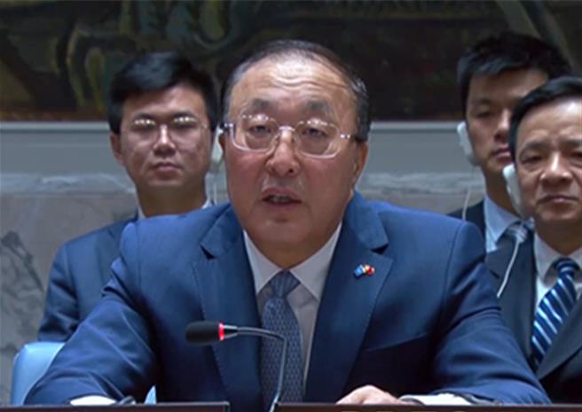 张军：一些国家打着民主旗号肆意干涉别国内政最终反噬自身。（大陆常驻联合国代表团）