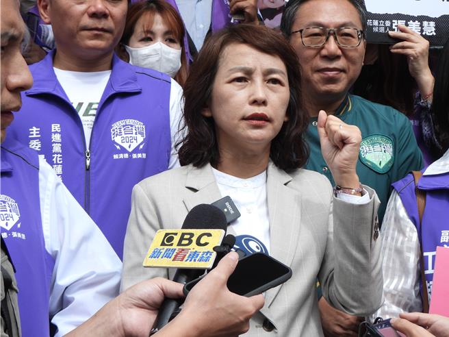 民进党花莲立委参选人张美慧今到县选委会登记受访证实，前驻美代表萧美琴26日将到花莲参加造势活动。（罗亦晽摄）