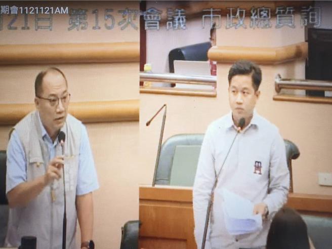 嘉义市议员郭定纬质询嘉义市政府交通处长许启明，行穿线秒数过短问题。（廖素慧摄）