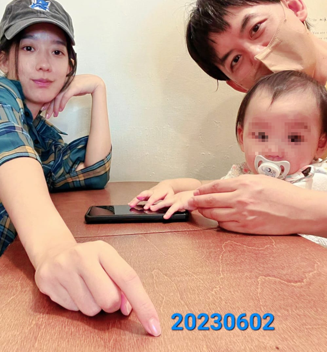 黄子佼出事前，曾PO全家福。（图／FB@黄子佼）