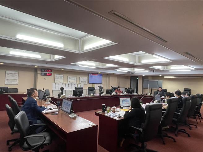 前台北市长柯文哲留下1.9亿元台北流行音乐中心工程款，衍生每月80万元利息，文化局提案以垫付款支应欠款，北市议会教育委员会今通过此案。（蔡佩珈摄）