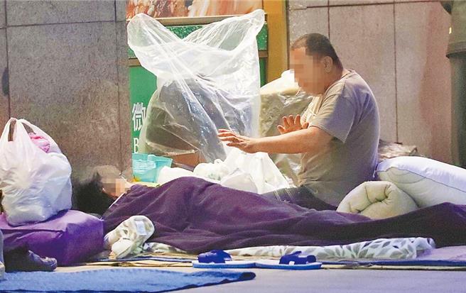 社救盟喊话未来总统，制定《无家者权益保障专法》，预防人民陷入无家可归的困境。（季志翔摄）