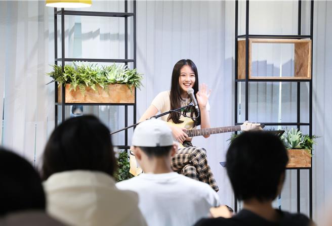 Bettii 杯缇日前获邀到KKBOX演出。（时大音乐提供）