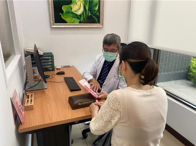 桃园市今年5月起推出产后忧郁心理谘商计画，明年预计要扩大范围纳入5种癌症。（桃园市卫生局提供／陈梦茹桃园传真）
