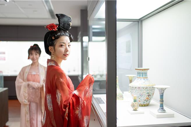 故宫邀请民眾扮装进宫，拍照打卡体验穿越乐趣。（国立故宫博物院提供／李怡芸台北传真）