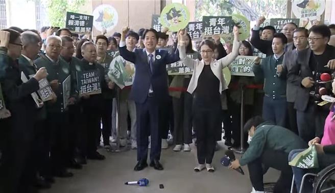 宣布赖萧配后 首支电视广告亮相。