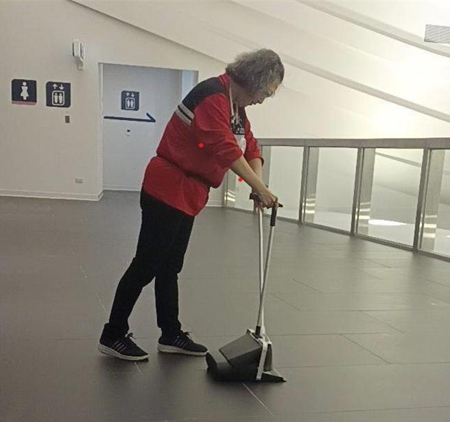 阿娟目前已经在旅馆的会员中心担任清洁员工作届满3个月。（翻摄照片／洪靖宜高雄传真）