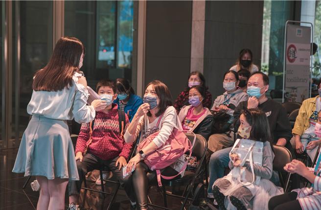 新北市青年局将于25日举办「2023新北青创五股自造基地年度成果展」，其中趣味有奖徵答活动，提升民眾与手工艺品的互动性。（新北市青年局提供／刘玮晴新北传真）