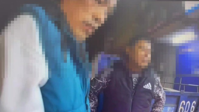 计程车公司老板46岁张男和43岁的罗姓员工发现欠车租的郭男。（翻摄画面）