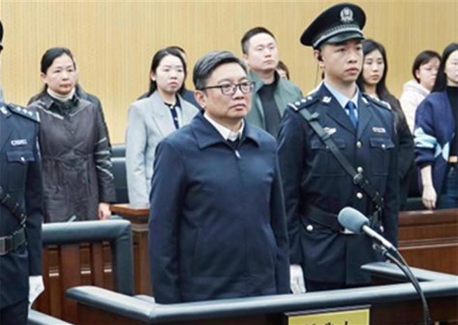 江苏省委前副书记张敬华受贿2.2亿，一审判刑14年併处罚金1760万元。（大陆央视）