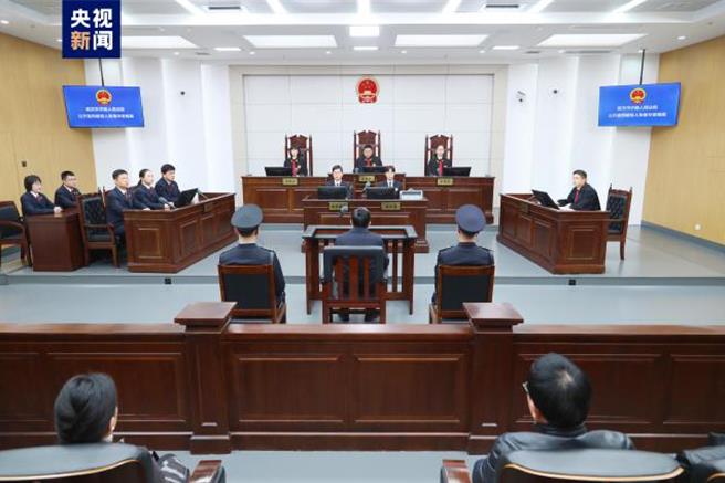 江苏省委前副书记张敬华受贿2.2亿，一审判刑14年併处罚金1760万元。（大陆央视）