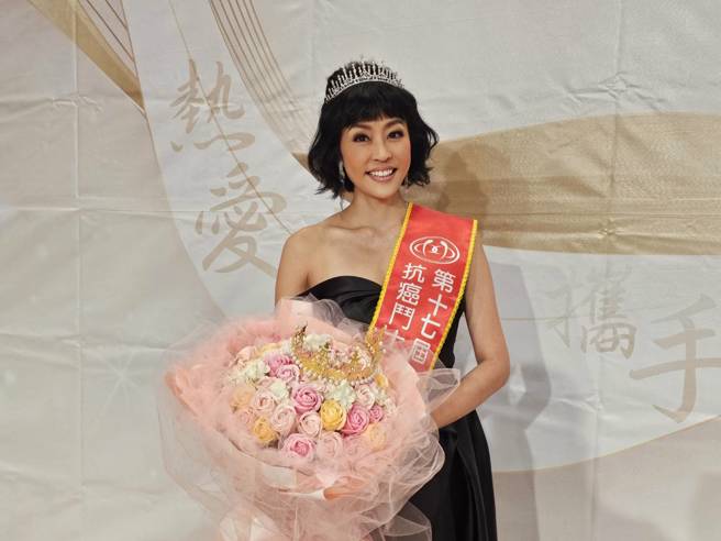 女星唐玲获颁第17届10大抗癌斗士。(游定刚拍摄)