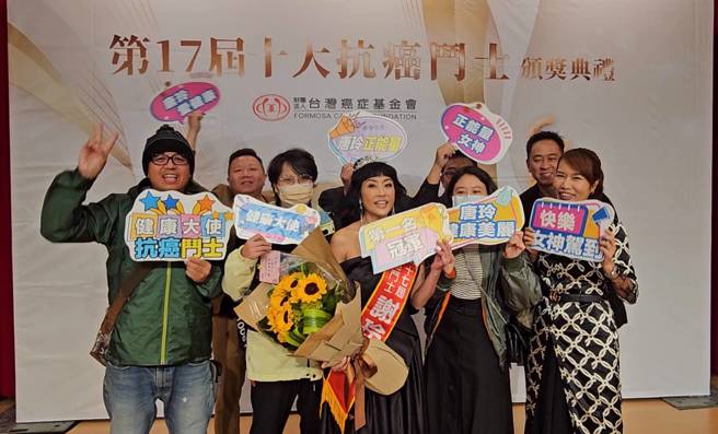 唐玲亲友加油团。(游定刚拍摄)