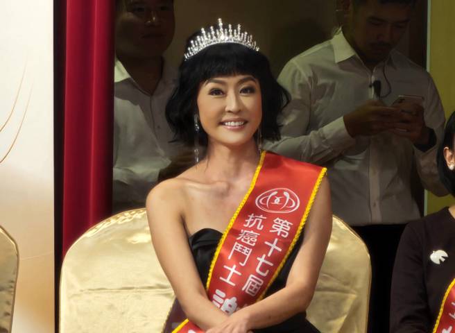 唐玲表示，「抽菸让我引起癌症，愿当戒菸大使」。(游定刚拍摄)