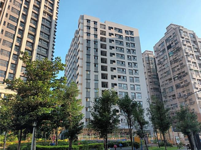 新北市新店区民安段青年社会住宅，位于安民街三巷及安光公园旁，邻近安坑轻轨K6站、安坑交流道。（新北市城乡局提供／刘玮晴新北传真）